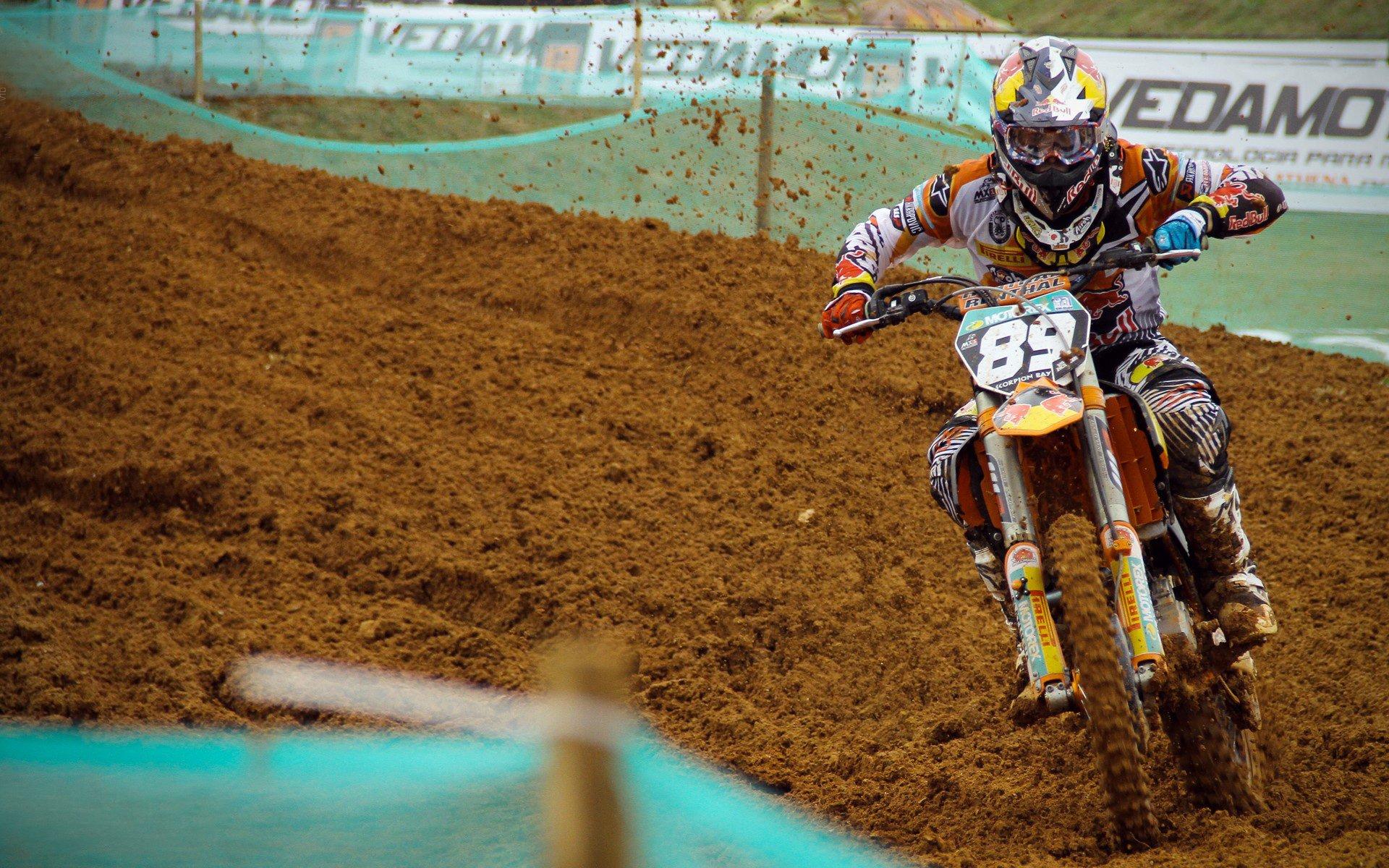 梅西第八次捧起金球奖 刷新历史纪录再创足坛传奇