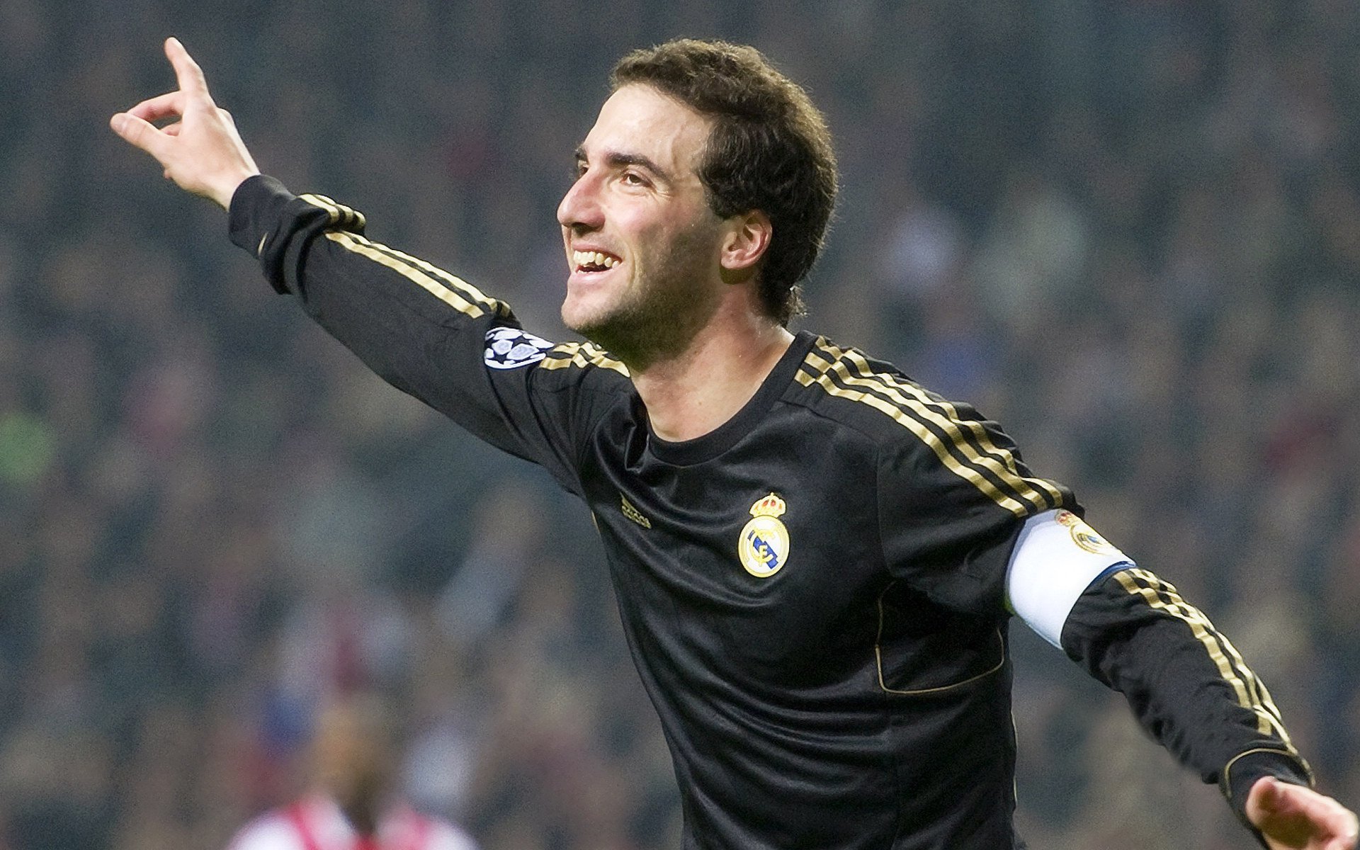 23岁新星打破尘封15年世界纪录，田径史迎来崭新篇章