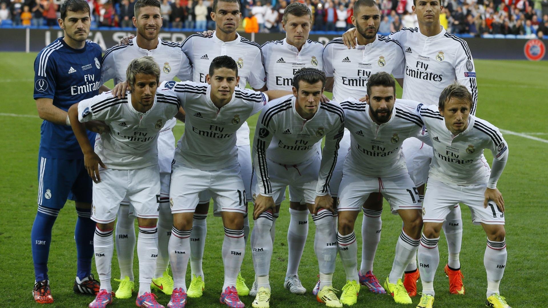 梅西第八次捧起金球奖 阿根廷巨星再创足坛历史